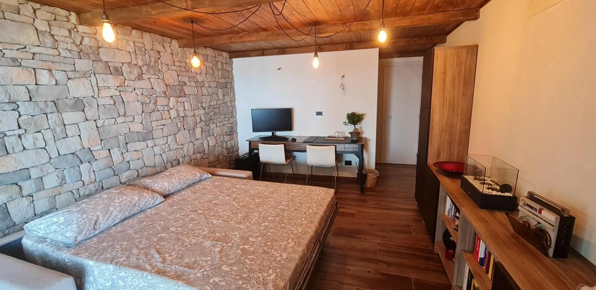 Guest house Holidayspad Pietra Ligure Italy